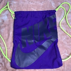 Nike Drawstring w/ Zipper Pocket